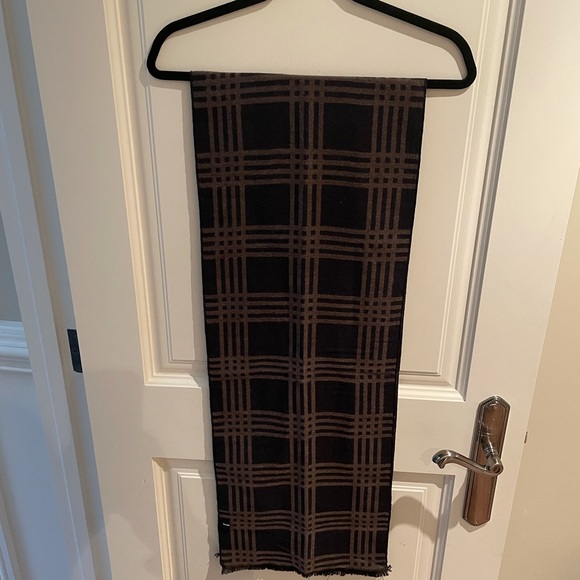 Tahari Light & Dark Brown Reversible Scarf - Picture 3 of 8